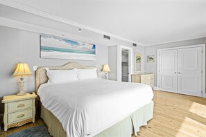 3 bedrooms, desk, iron/ironing board, free WiFi - Remodeled 🦀🦀HUGE 3,350 Sq 😎😎 2 HUGE Balconies Views Gulf, Pass, & Harbor🐬🐬 (Destin)