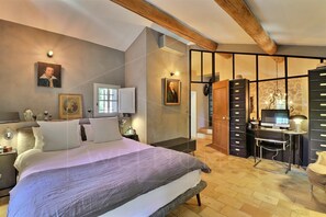 5 bedrooms, iron/ironing board, travel crib, WiFi