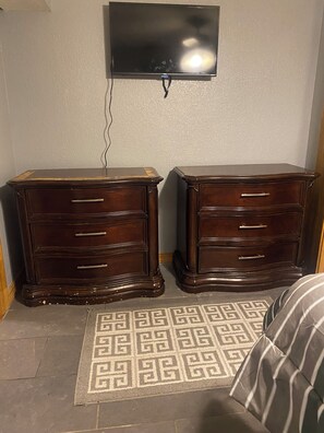 2 Schlafzimmer, Schreibtisch, BĂŒgeleisen/BĂŒgelbrett, kostenloses WLAN