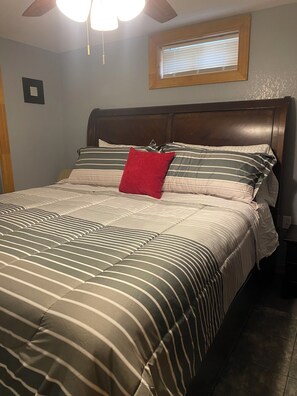 2 chambres, bureau, fer et planche à repasser, accès au Wi-Fi (inclus)