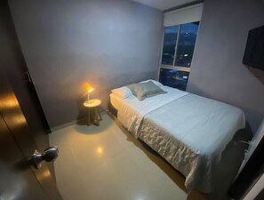 3 chambres, fer et planche à repasser, Wi-Fi, draps fournis