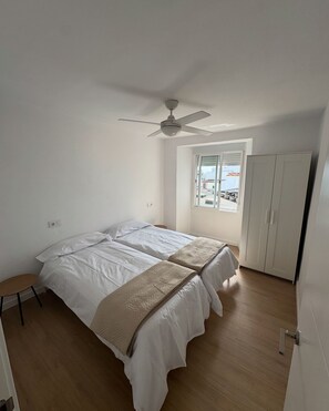 2 chambres, fer et planche à repasser, Wi-Fi, draps fournis