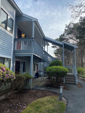Exterior - Charming 2nd floor 2-bedroom condo with AC WiFi in tranquil Brewster. (Brewster)