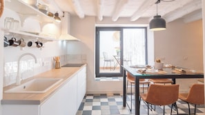 Microwave, stovetop, dishwasher, coffee/tea maker