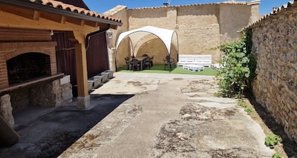 Casa Rural Boni en Fuentemolinos (Burgos) en la N-122 en la Ribera del Duero