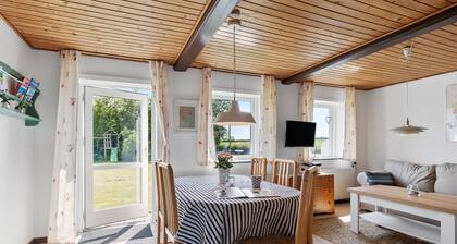 Gorgeous home in Sydals with WiFi