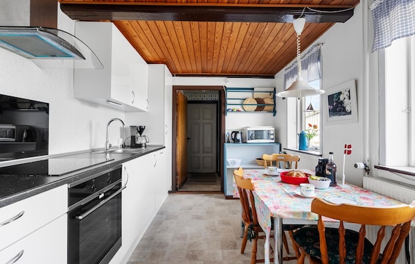 Kühlschrank, Herdplatte, Geschirrspüler