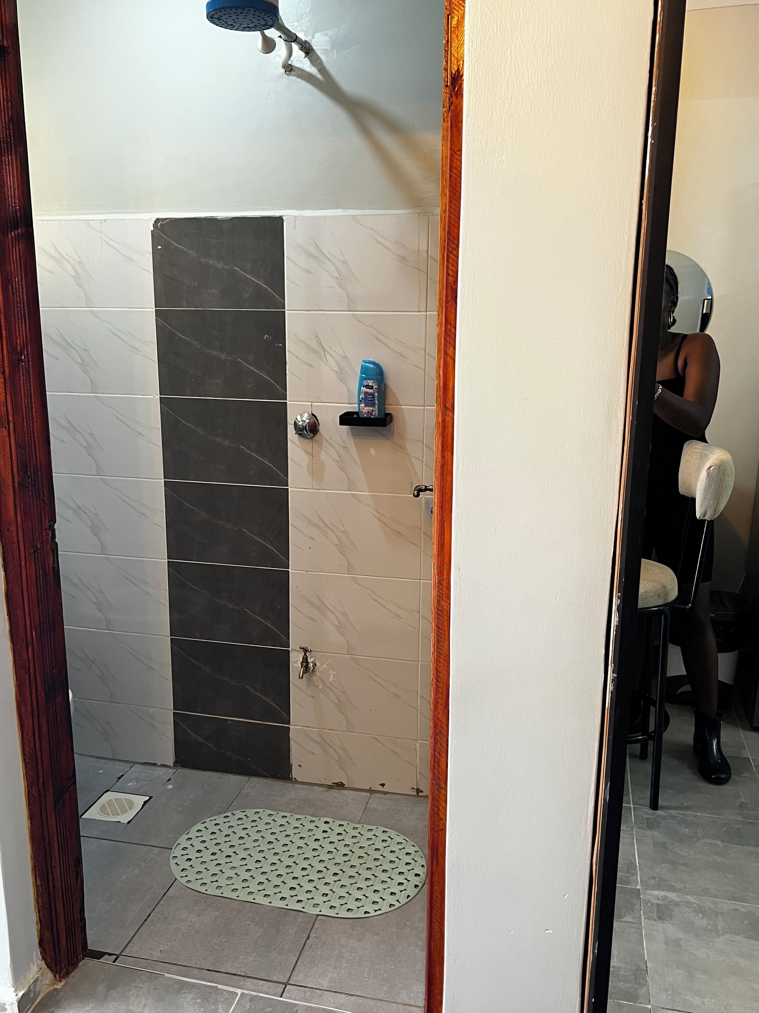 Dusche, Handtücher, Seife, Toilettenpapier