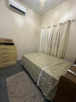 5 bedrooms, iron/ironing board, WiFi