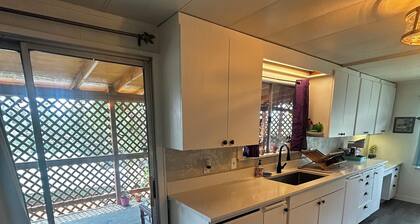 Cozy 2-bedroom home in amazing Clearlake with AC, WiFi, Boat Parking