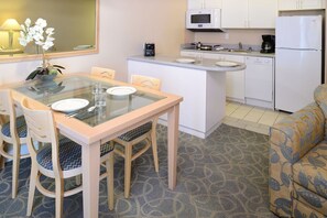 Mikrowelle, Ofen, Herdplatte, Geschirrspüler