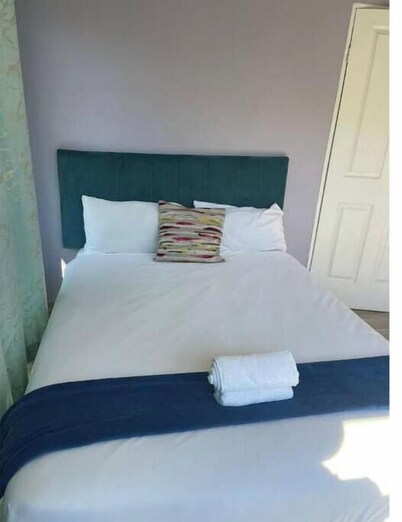 The Royal Bothy. Serene, secure and central 3-bed BnB in Selborne Park Bulawayo