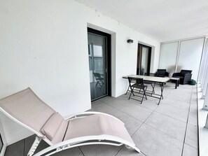 Outdoor dining - Péristyle - T2 de standing neuf - Balcon (Lorient)