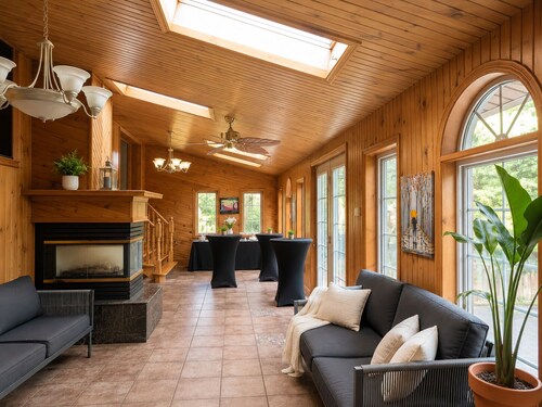 "Private Rymal Estate Cottage | Family-Friendly | Free Parking & Wi-Fi"