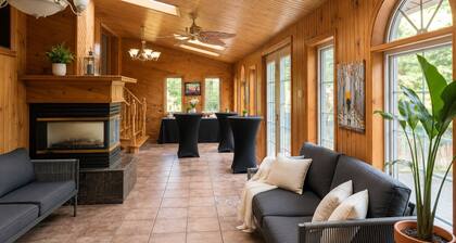 "Private Rymal Estate Cottage | Family-Friendly | Free Parking & Wi-Fi"