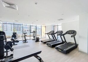 Fitness facility - Luxurious 1BR Living in Azizi Riviera 39 (Dubai)