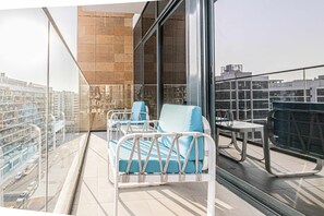 Terrace/patio - Luxurious 1BR Living in Azizi Riviera 39 (Dubai)