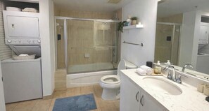 Hair dryer - Bayview | High-Floor | Pool+Gym | 10 min Brickell (Miami)