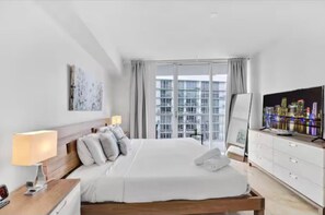 1 chambre, bureau, fer et planche à repasser, Wi-Fi