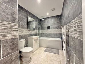 Sèche-cheveux, serviettes fournies