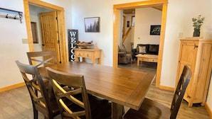 คอนโด, หลายเตียง (Apartment) | ร้านอาหาร