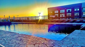 Een verwarmd zwembad