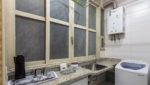 Standard Apartment, 3 Bedrooms | Private kitchen