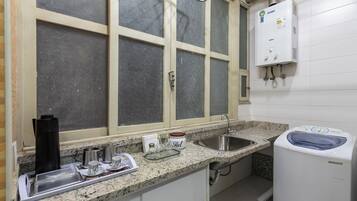 Standard Apartment, 3 Bedrooms | Private kitchen