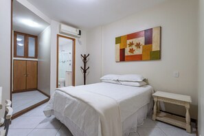 Standard Apartment, 3 Bedrooms | Blackout drapes, iron/ironing board, free WiFi - 2min da Praia de Copacabana - A303 (Rio de Janeiro)