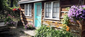Cozy Grand cabins with AC, WiFi, 8 separate bedrooms & baths perfect for groups!