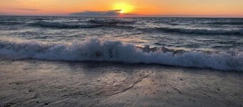 Cozy Grand cabins with AC, WiFi, 8 separate bedrooms & baths perfect for groups!