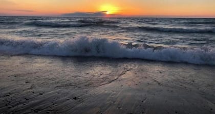 Cozy Grand cabins with AC, WiFi, 8 separate bedrooms & baths perfect for groups!