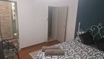 1 chambre, fer et planche Ă  repasser, Wi-Fi, draps fournis