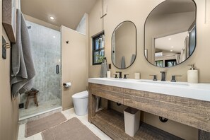 Shower, hair dryer, towels, soap - Luxury Tiny Retreat • Hot Tub & Fire Pit (Sparta)
