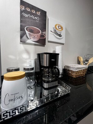 Apartment | Coffee and/or coffee maker - Apartamento Frente ao Shopping Itaguaçu (Sao Jose)