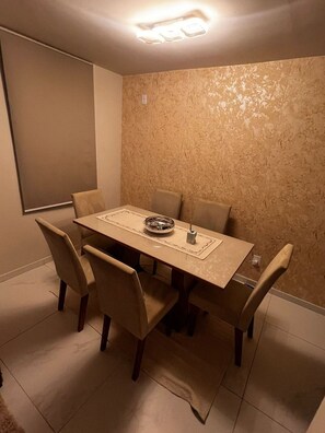 Apartment | Dining room - Apartamento Frente ao Shopping Itaguaçu (Sao Jose)