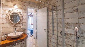 Douche, sèche-cheveux