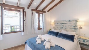 2 bedrooms, travel cot, WiFi