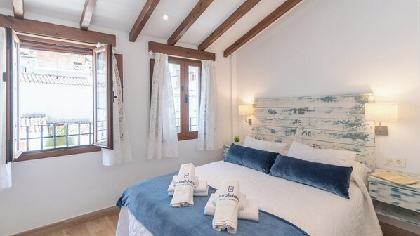 2 bedrooms, travel crib, WiFi