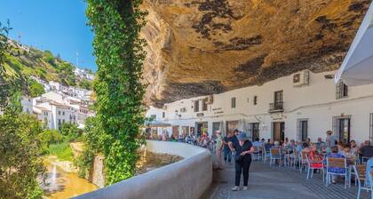 Casa Cueva Las Chicas del Puente Setenil de las Bodegas by Ruralidays