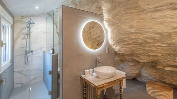 Douche, sèche-cheveux