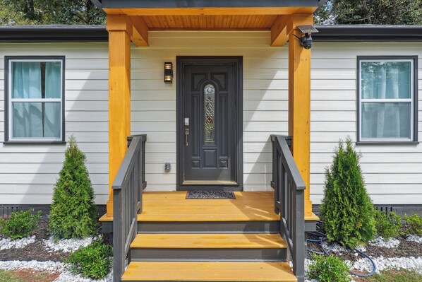 Exterior detail - Modern Cozy 2BR Near ATL Airport (Atlanta)