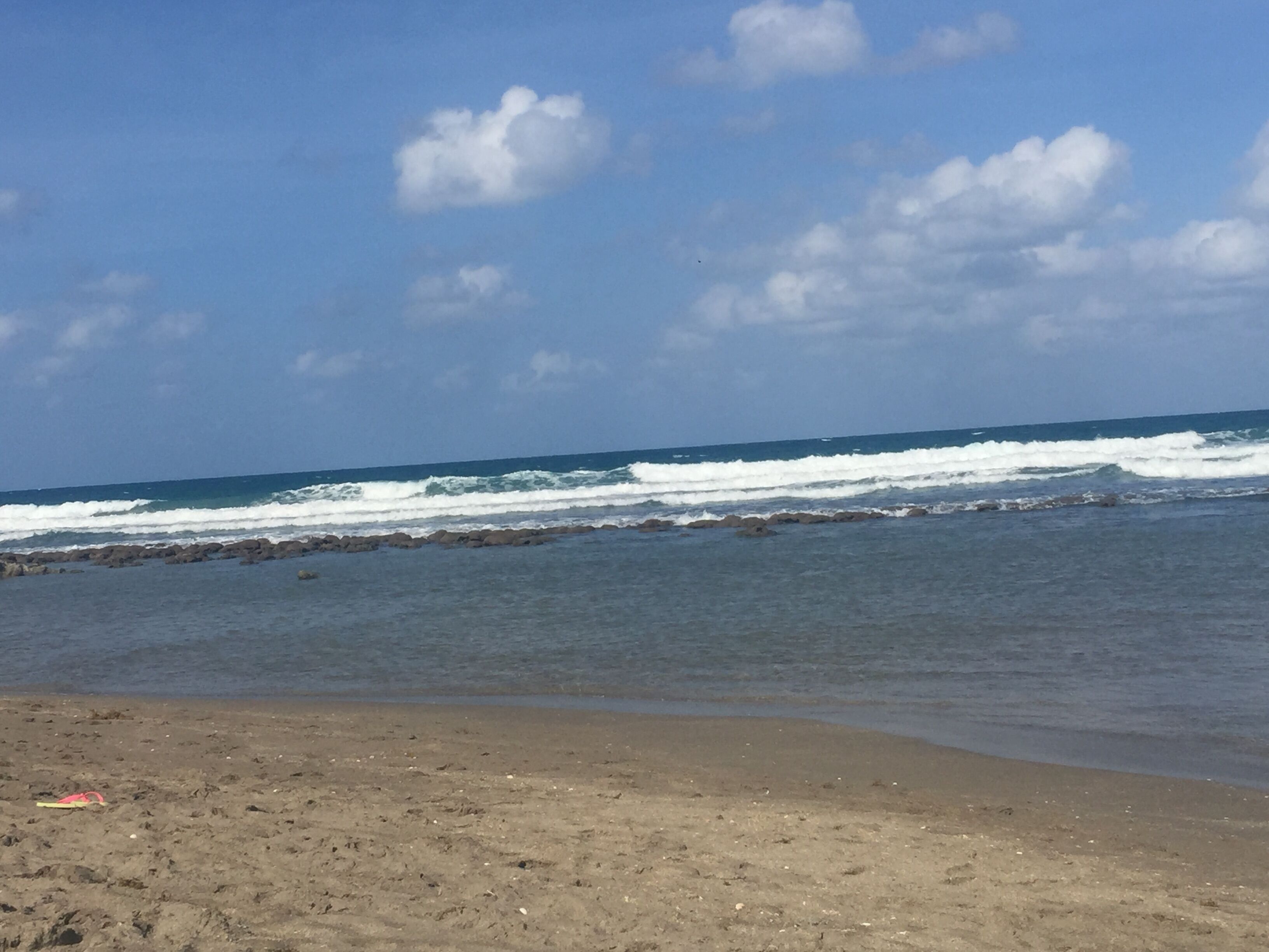 Beach nearby, sun loungers, beach towels