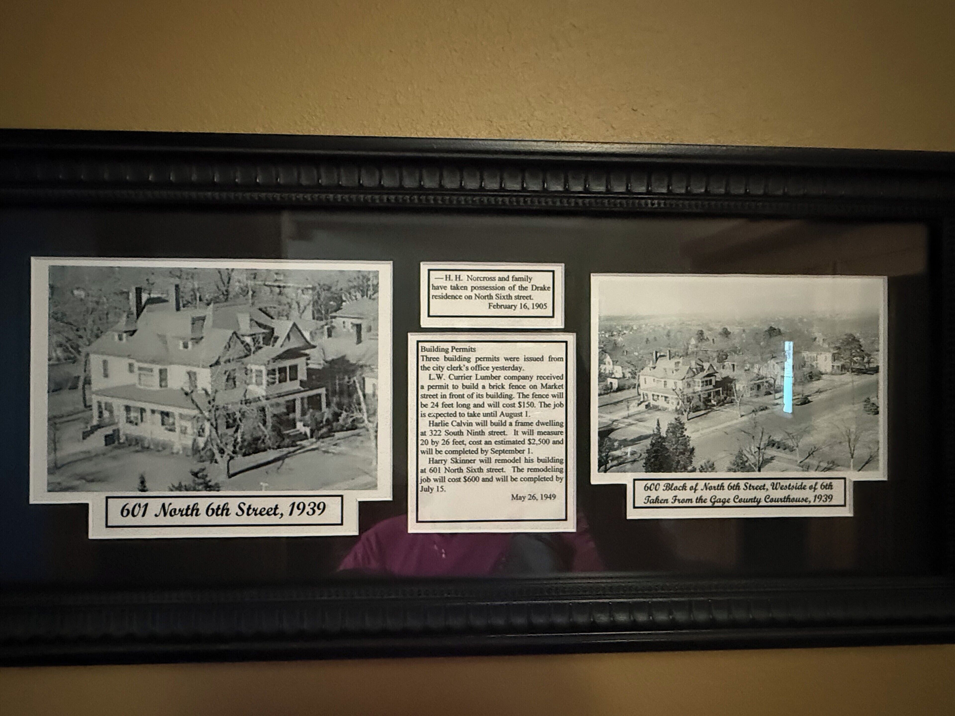 Een historisch foto van een huis met de tekst '601 North 6th Street, 1939', met een onderschrift over de geschiedenis en renovaties ervan.