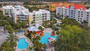 A resort with multiple buildings, a central swimming pool, and surrounding greenery. - Sunshine Paradise in lovely Kissimmee with WiFi (Kissimmee)