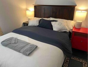 2 bedrooms, in-room safe, desk, iron/ironing board