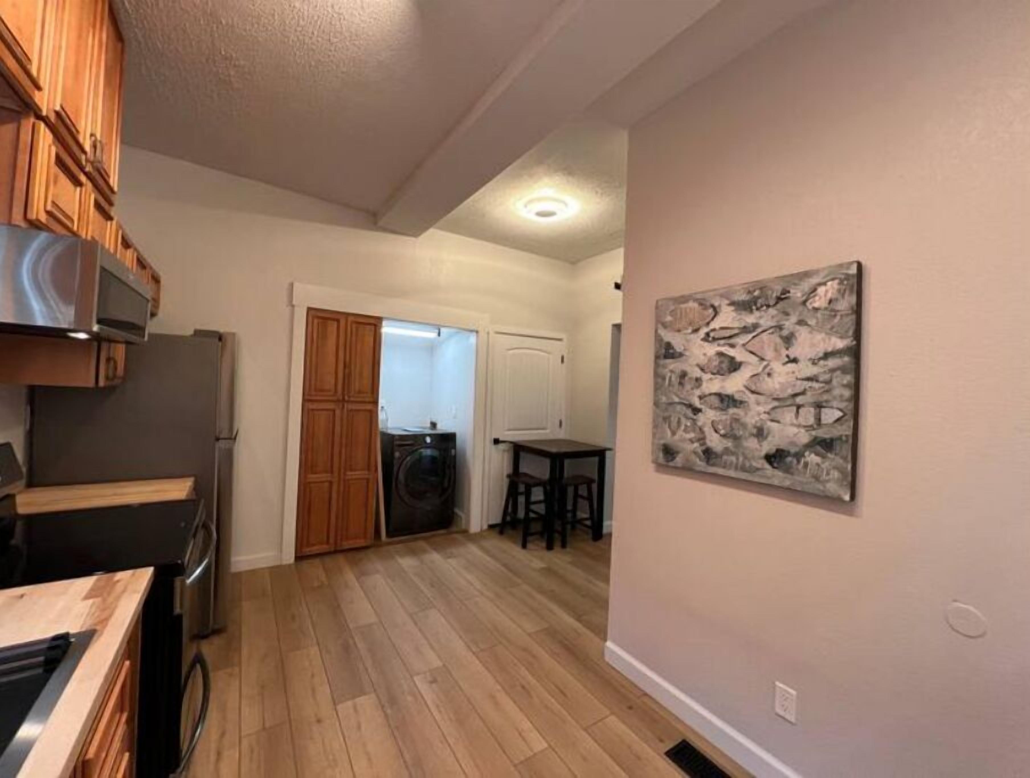 Frigorífic, microones, forn i placa de cuina 