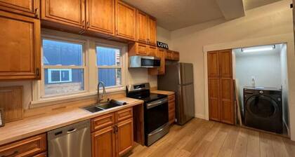 Lovely & Spacious Downtown 2 Bedroom