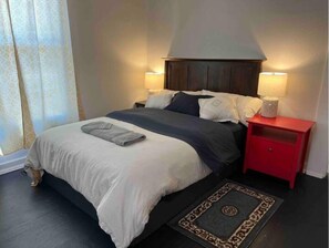 2 bedrooms, in-room safe, desk, iron/ironing board