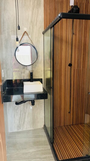 Dusche, Seife, Toilettenpapier